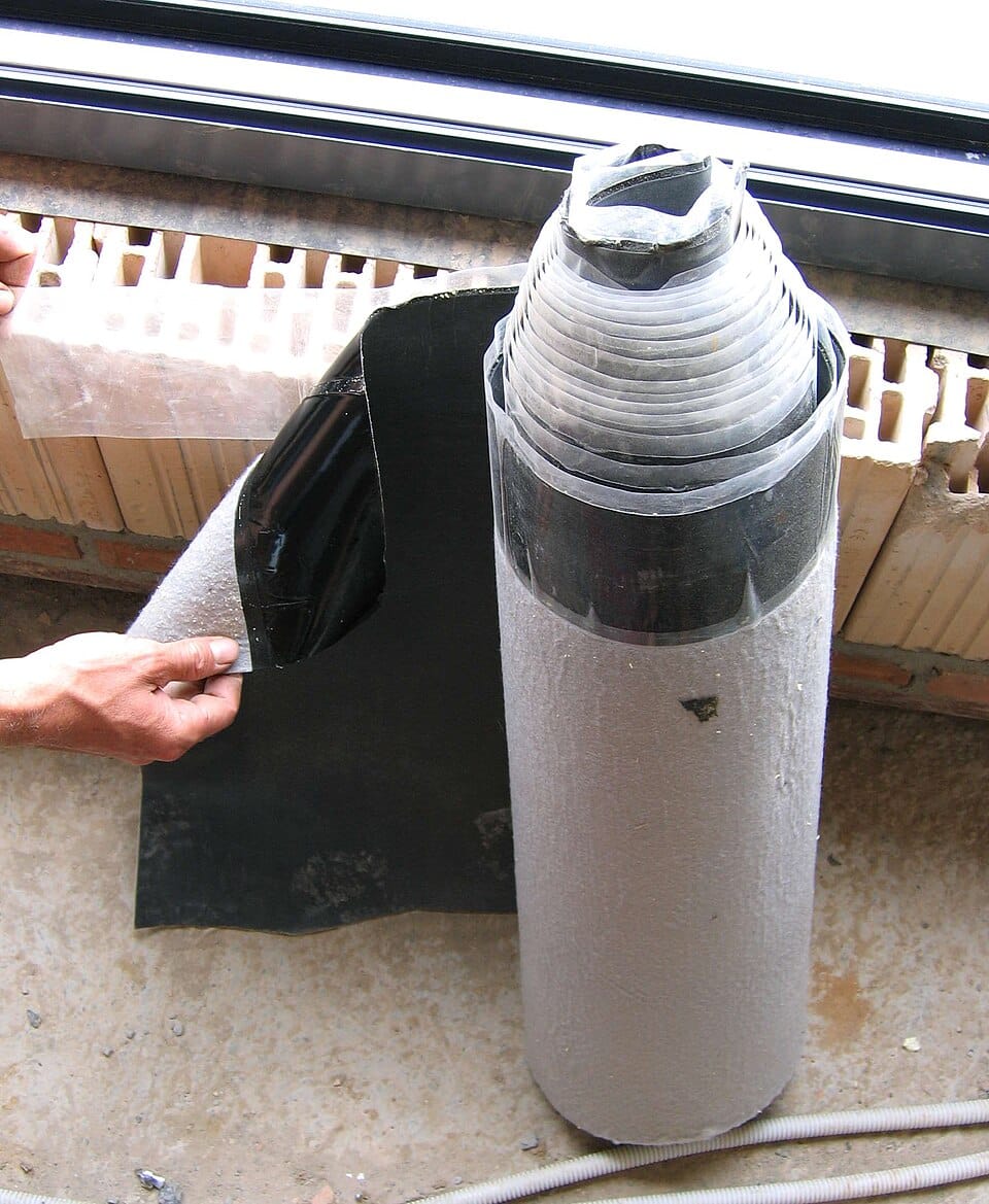 How to Repair a Leaking Flat Roof: Materials, Methods and When to Call a Professional